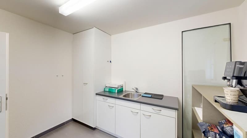 Office space for your business with private parking (7)