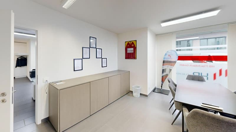 Office space for your business with private parking (6)