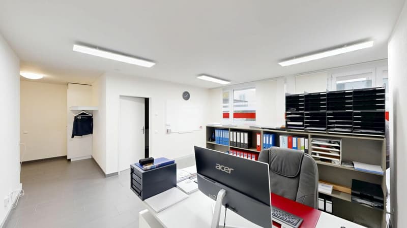 Office space for your business with private parking (4)