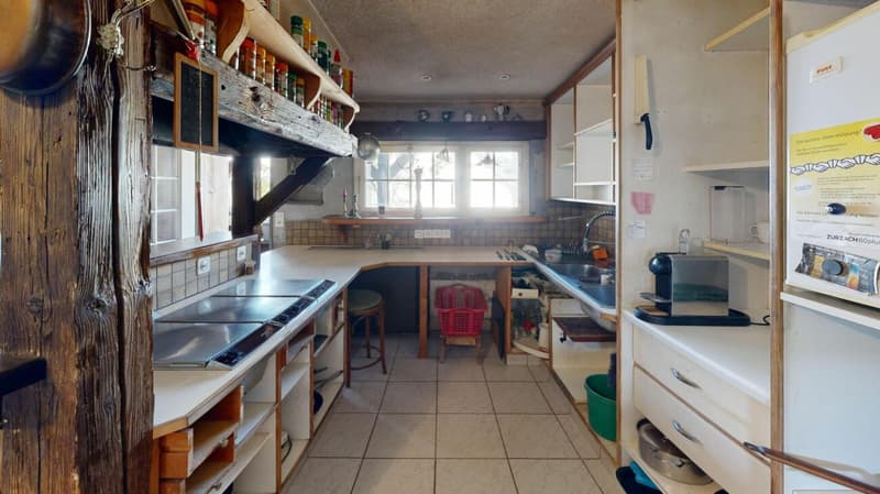 Unique lover's object with spacious garage / workshop (12)