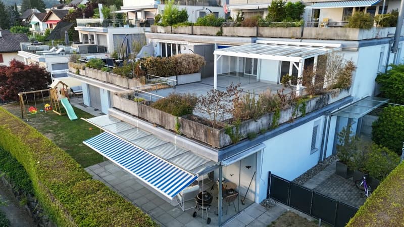 Living in an elevated location, with a far-reaching view and large terrace (25)
