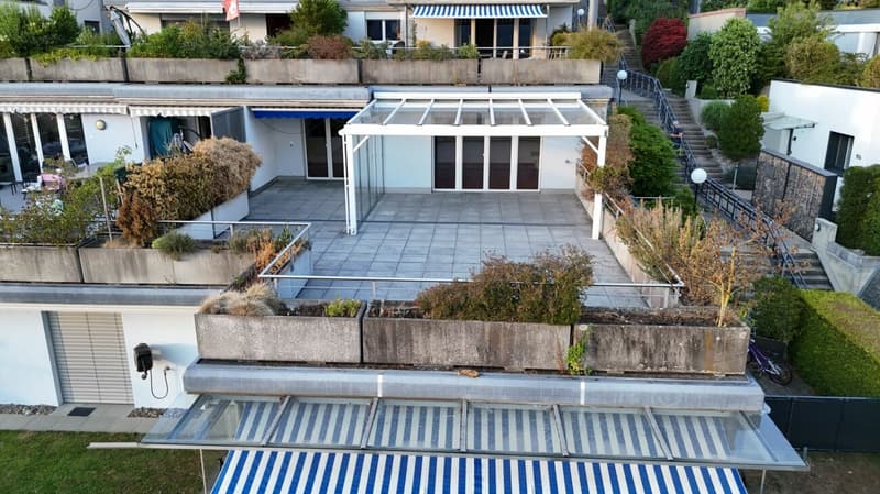 Living in an elevated location, with a far-reaching view and large terrace (2)