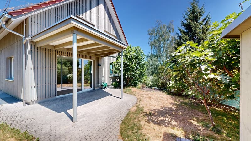 3.5-room garden apartment with 242 m² private garden and separate house entrance (3)