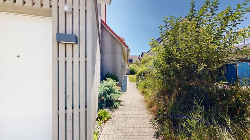 3.5-room garden apartment with 242 m² private garden and separate house entrance (12)