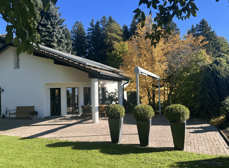 EXKLUSIVES FAMILIENIDYLL - ERSTKLASSIGE LAGE TRIFFT AUF ALPINES PANORAMA (1)