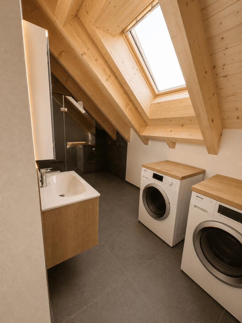 Appartement mansardé de 2,5 pièces au sud dans un emplacement central à louer (8)