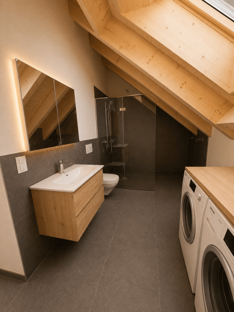 Appartement mansardé de 2,5 pièces au sud dans un emplacement central à louer (9)