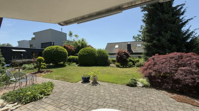Family idyll in a quiet sunny location with a beautiful garden (2)