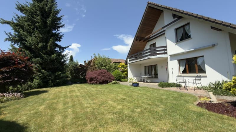 Family idyll in a quiet sunny location with a beautiful garden (5)