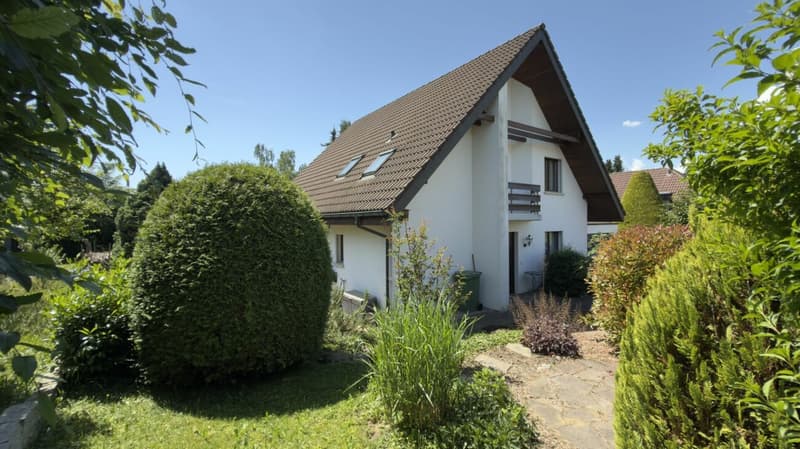 Family idyll in a quiet sunny location with a beautiful garden (6)