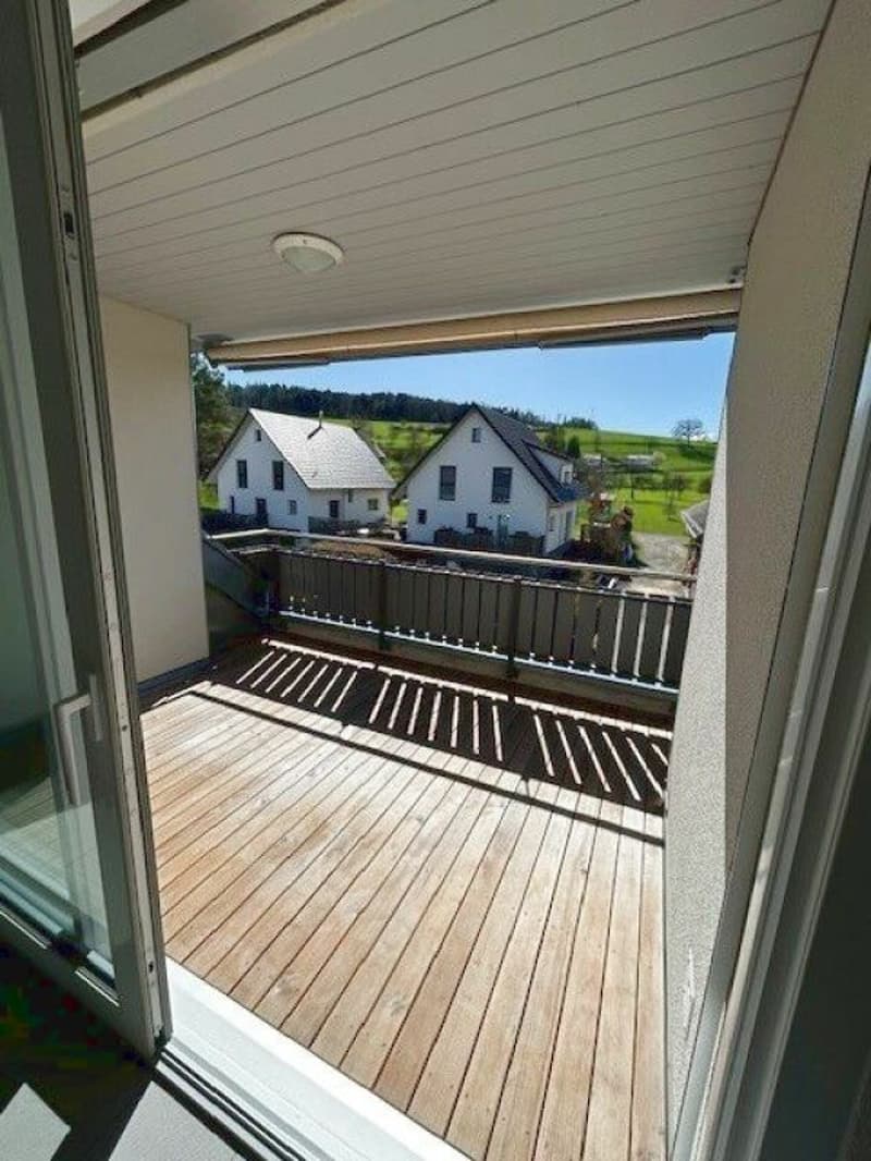 Modern 4.5-room maisonette attic apartment with gallery, two bathrooms, and sunny balcony (10)