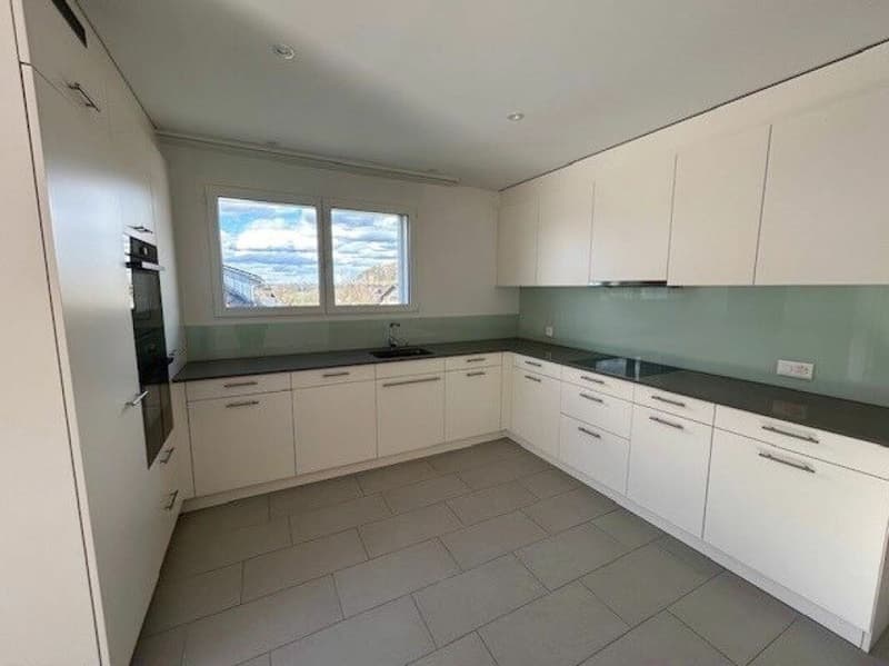 Modern 4.5-room maisonette attic apartment with gallery, two bathrooms, and sunny balcony (3)