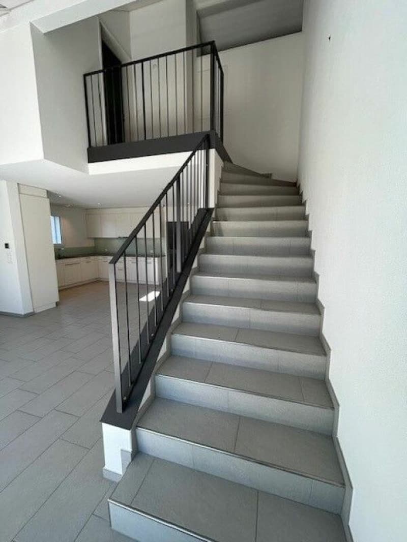 Modern 4.5-room maisonette attic apartment with gallery, two bathrooms, and sunny balcony (6)