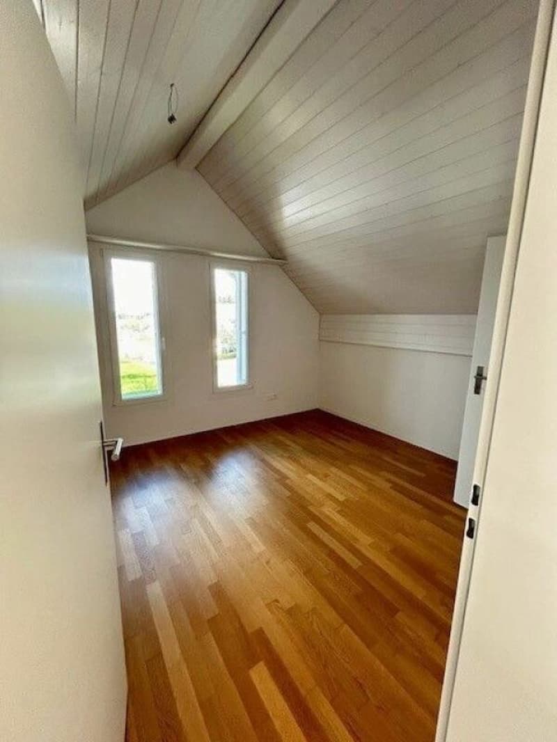 Modern 4.5-room maisonette attic apartment with gallery, two bathrooms, and sunny balcony (9)