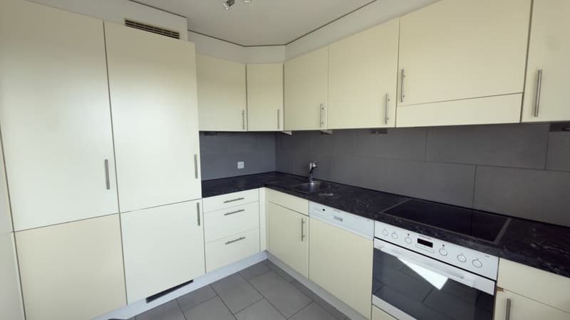 Schöne Aussichten! Helle und gemütliche Wohnung im 7. OG mit toller Bergsicht! (6)