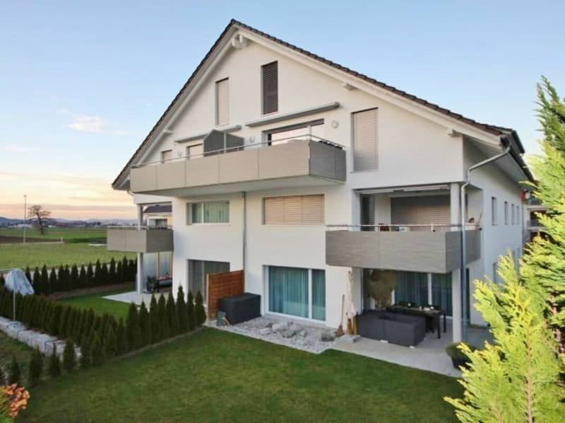 Grosszügige, moderne Dach-Maisonette-Wohnung - stilvolles Wohnen mit Charme (1)