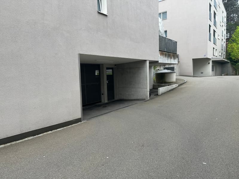 Einstellhallenplatz zu vermieten (2)