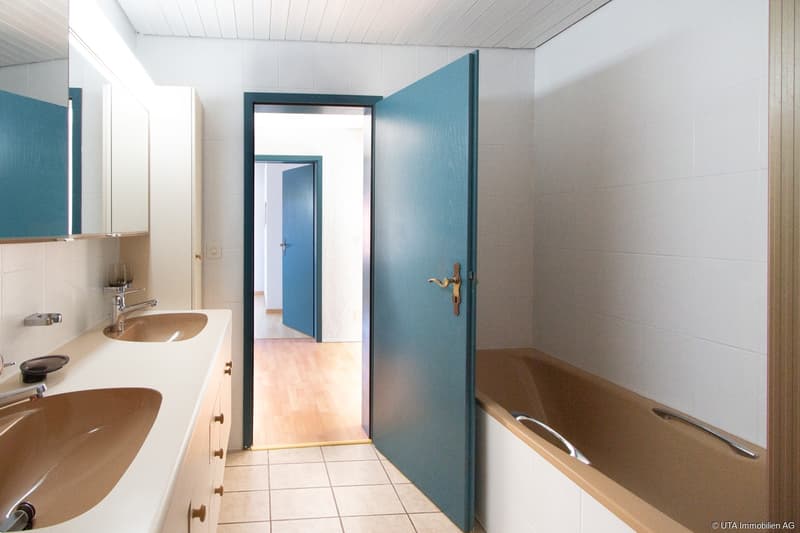Bad/Dusche/WC 6-Zimmerwohnung - 2. Obergeschoss