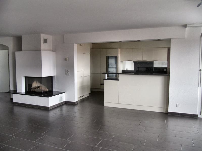 Helle 4.5-Zimmer-Wohnung mit Balkon und herrlicher Aussicht in Oberwil-Lieli (1)