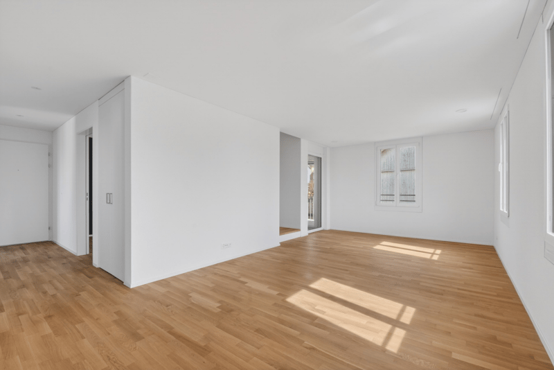 Appartamento-mansarda elegante e di alta qualità con grande galleria, balcone e ambiente di vita tranquillo (5)