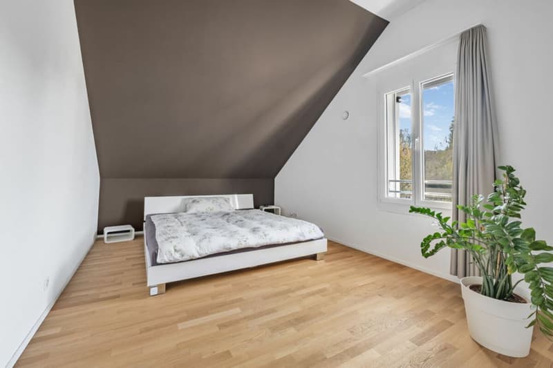 Appartamento-mansarda elegante e di alta qualità con grande galleria, balcone e ambiente di vita tranquillo (8)