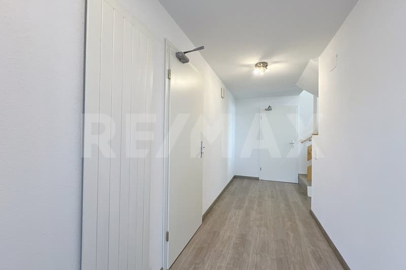 Casa familiare con potenziale di sviluppo direttamente sul ruscello (4)