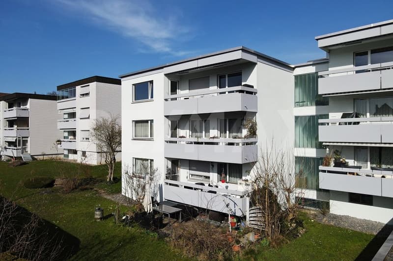 Appartement lumineux 4.5 pièces avec balcon et espace de séjour (10)