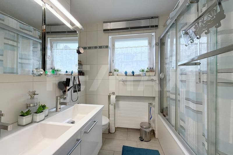 Appartement lumineux 4.5 pièces avec balcon et espace de séjour (6)