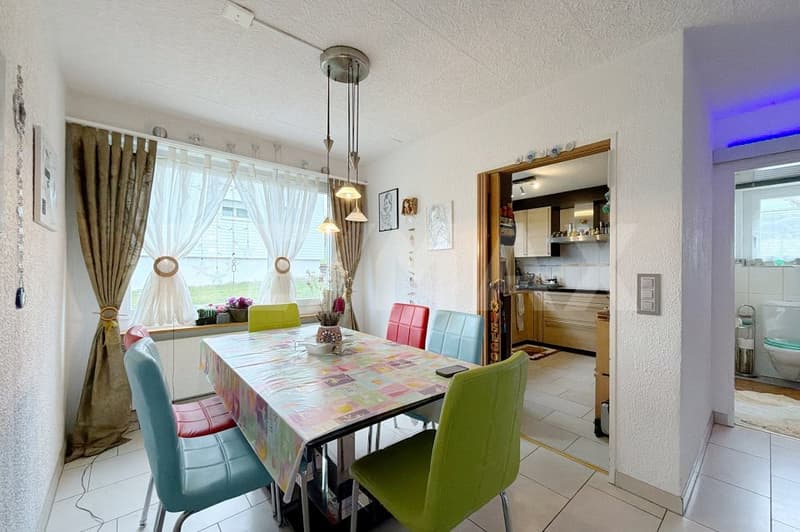 Appartement lumineux 4.5 pièces avec balcon et espace de séjour (3)