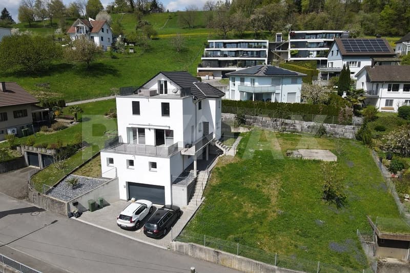 Modern dream house on a slope with a distant view (1)