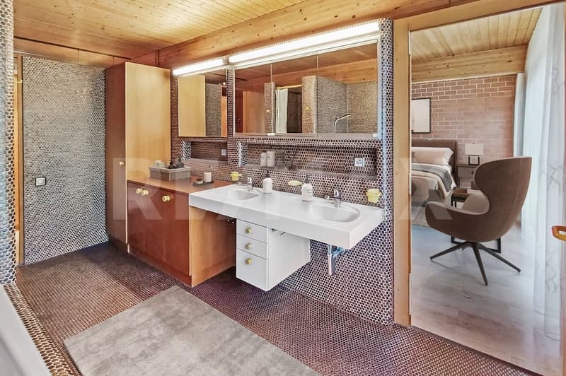 Elegant living with indoor pool and dream garden (10)
