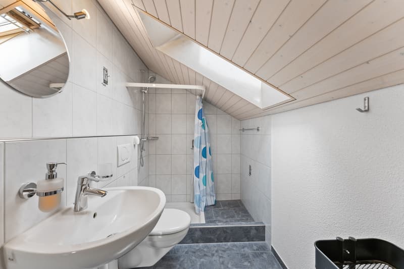 kleines Badezimmer im DG