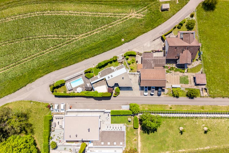 6.5-room single-family home on the outskirts of the village, in a beautifully elevated location with a far-reaching view (2)