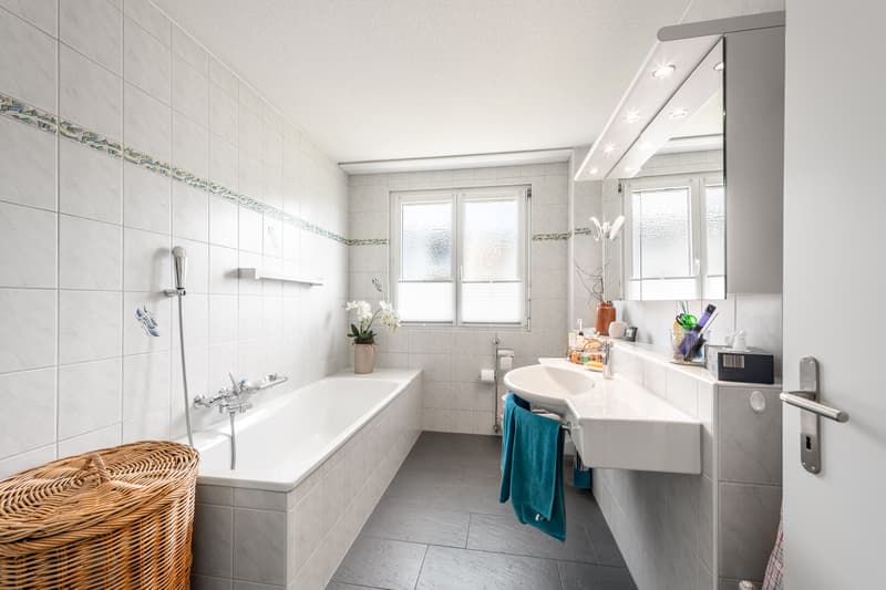 Badezimmer mit Badewanne