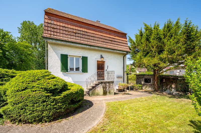 Hübsches Einfamilienhaus mit viel Umschwung und grossem Potenzial (2)