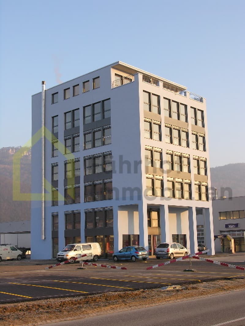 Modern bright office spaces near highway access (10)