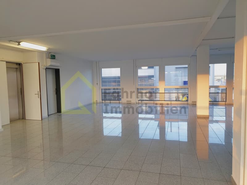 Modern bright office spaces near highway access (2)