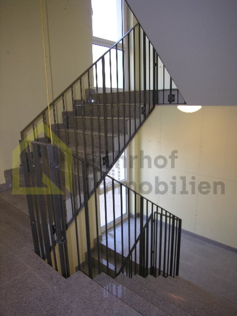 Modern bright office spaces near highway access (7)