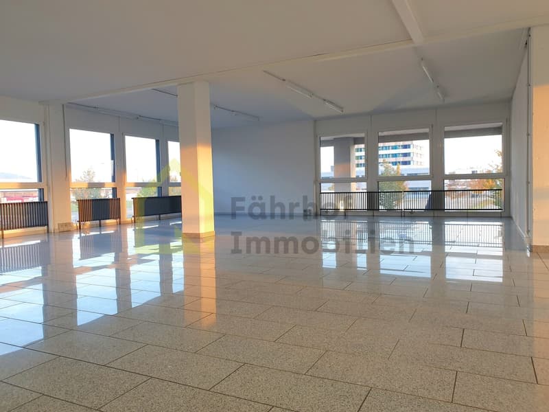 Modern bright office spaces near highway access (4)