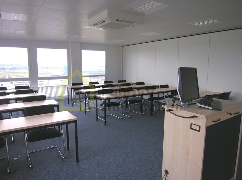 Bright office space in central location with terrace (2)