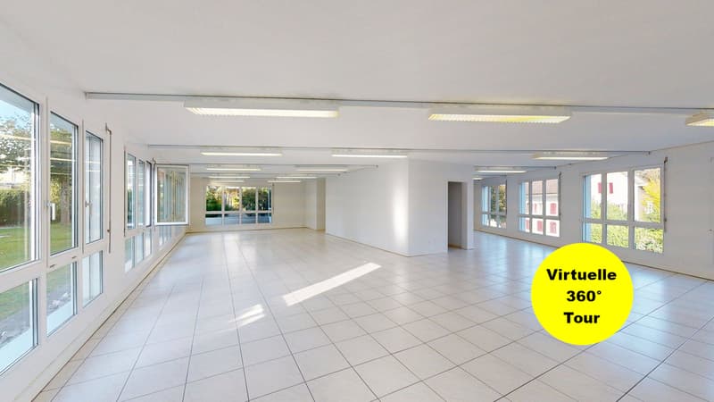 Ideal business location with high visibility (1)
