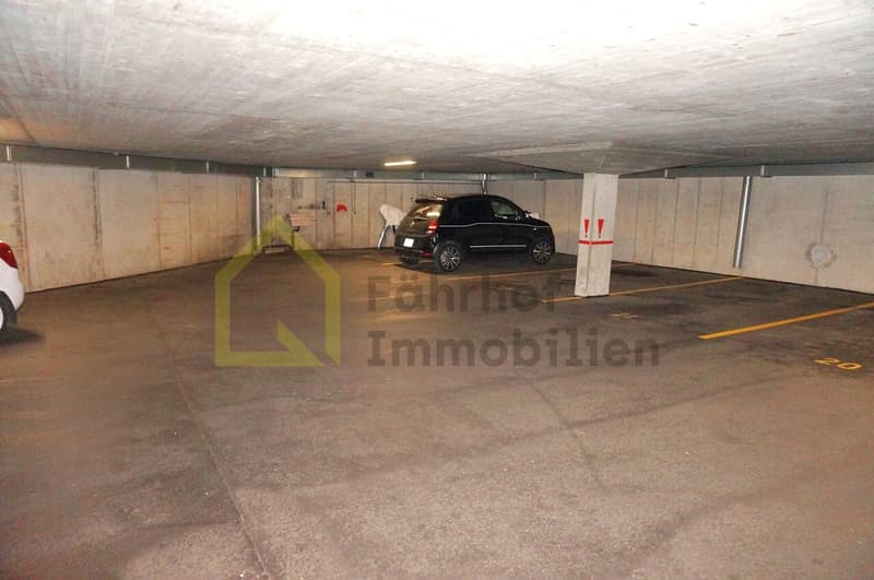 Place de stationnement pour motos ou petites voitures (4)