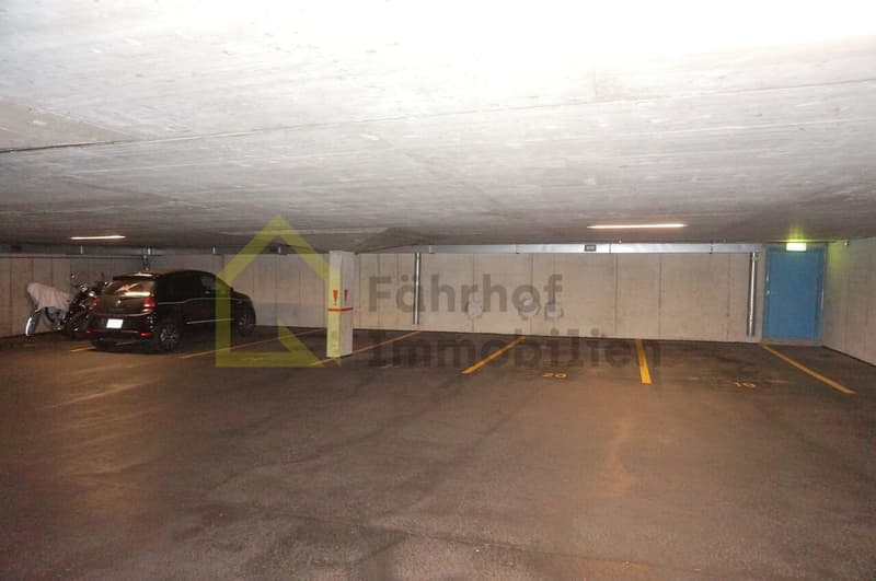 Place de stationnement pour motos ou petites voitures (3)