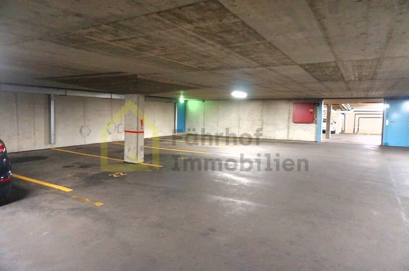 Place de stationnement pour motos ou petites voitures (5)