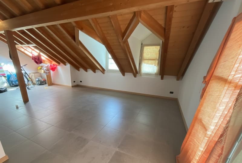Charmant appartement mansardé avec cuisine neuve (5)