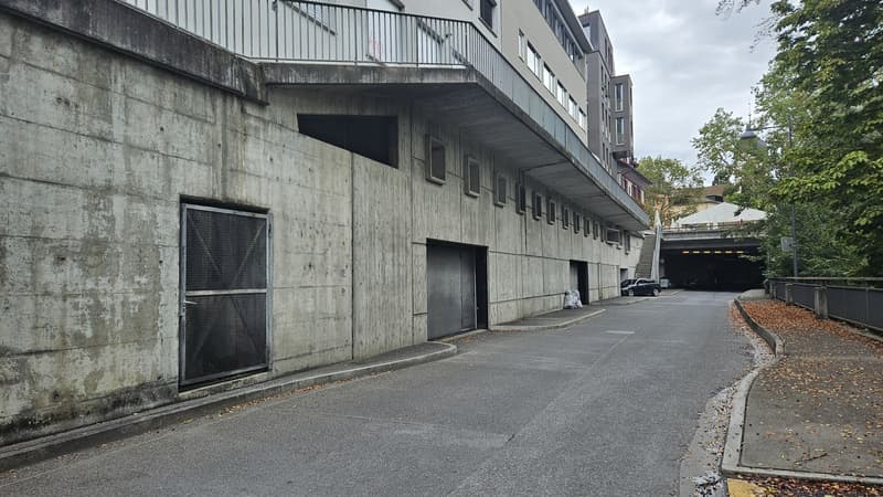 Zentraler Einstellplatz (auf Wunsch mit E-Ladestation) (2)