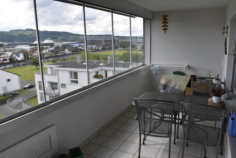 Very well-maintained 4½ room apartment on the top floor (11)