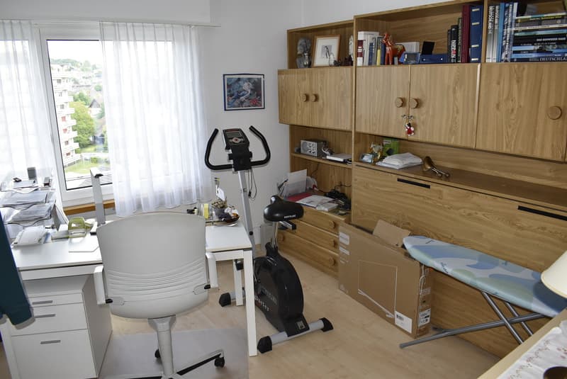 Very well-maintained 4½ room apartment on the top floor (8)