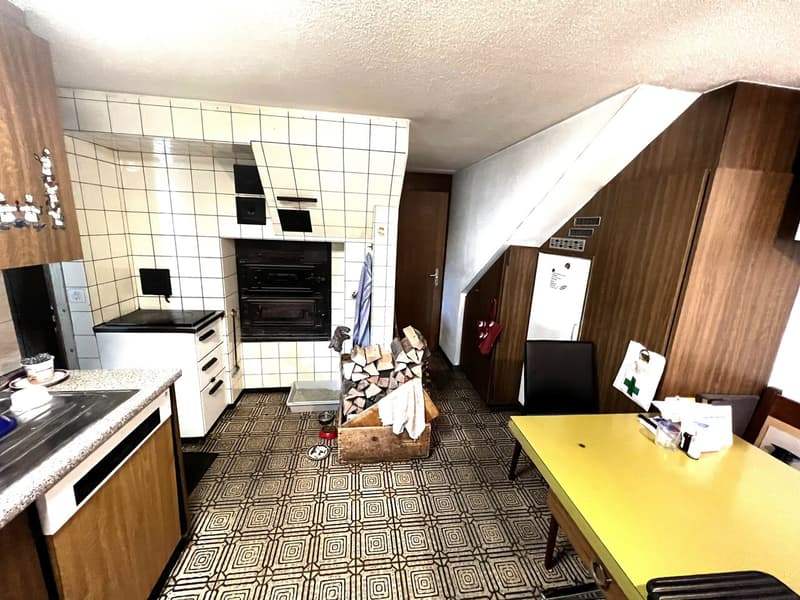 Interessante casa colonica con molte possibilità (3)