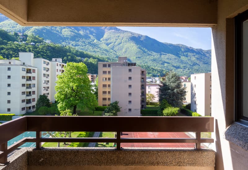 Spacious 3.5-room apartment in a green neighborhood of Giubiasco (18)